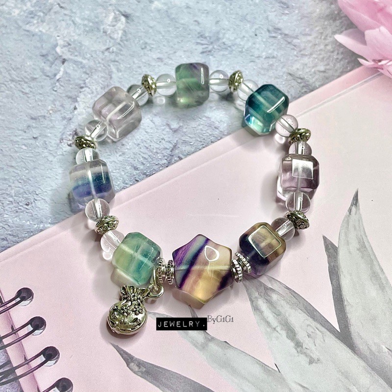 Vòng đá phong thuỷ Fluorite đa sắc