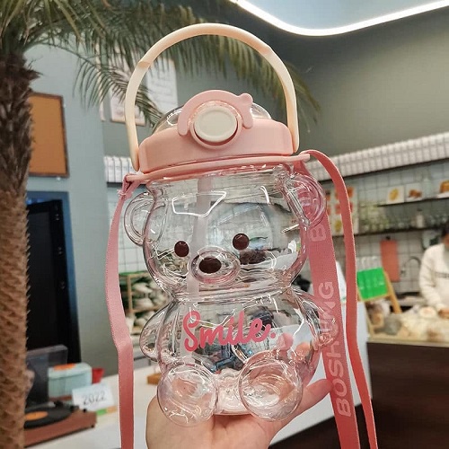 Bình Nước Nhựa Trong Suốt Họa Tiết Gấu Hoạt Hình Dễ Thương Có Ống Hút Kèm Sticker