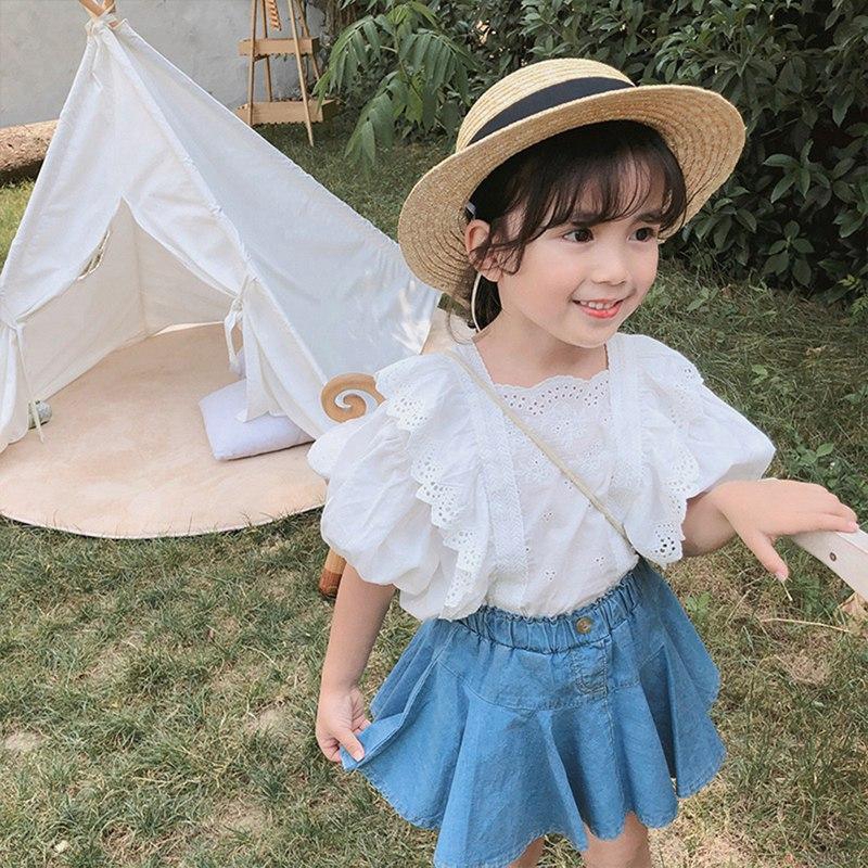 Set chân váy denim và áo thun phối ren dành cho bé gái