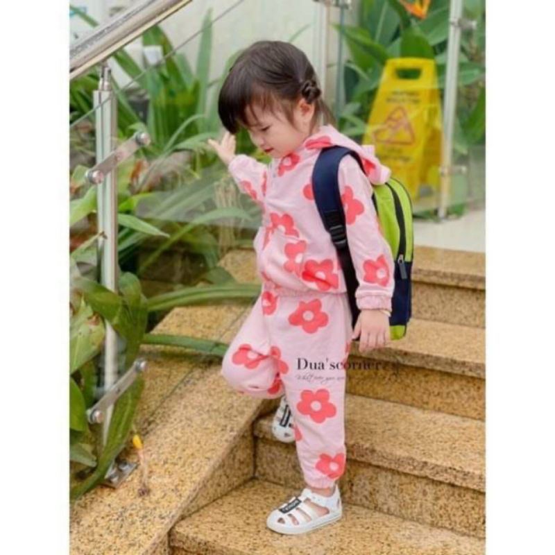 BỘ NỈ HOA MÀU HỒNG CÓ MŨ CHO BÉ
