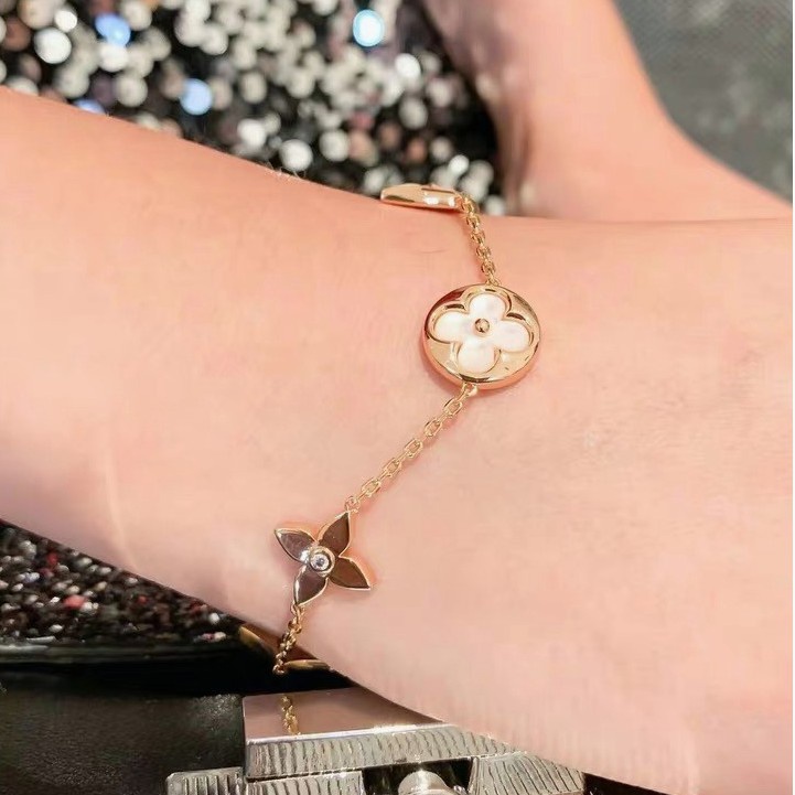 Vòng Tay Cỏ Bốn Lá Bằng Thép Titan Mạ Vàng Hồng 18K Mặt Vuông Tròn Phong Cách Hàn Quốc Thời Trang Cho Nữ
