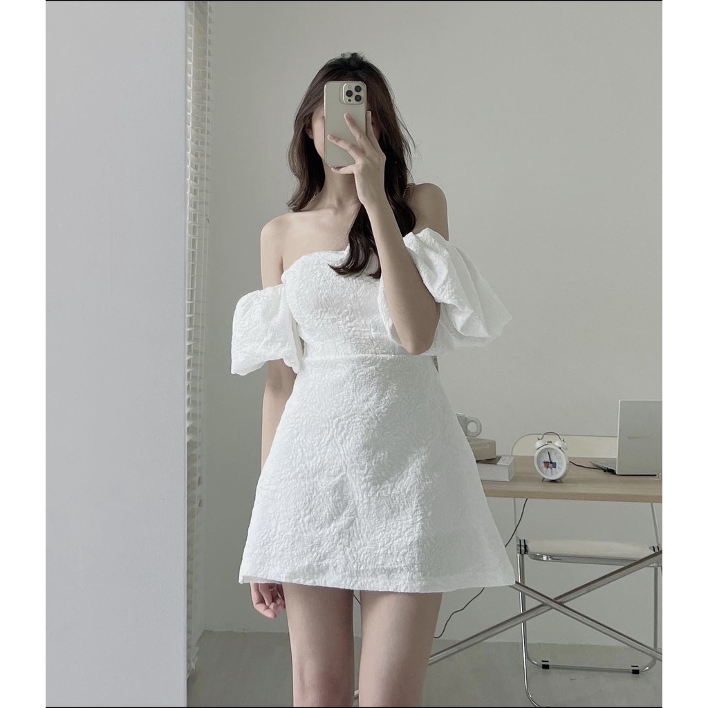 Lại một siêu phẩm dành cho các nàng 😍😍😍 ❤️❤️ Váy gấm xốp trễ vai tay bồng siêu xinh 🎉🎉🎉