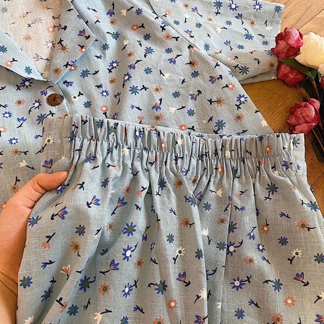 Set Đồ Annie Set gồm chân váy và áo thiết kế chất vải linen in hoạ tiết hoa nhí - váy có bo chun co giãn kèm lớp lót dày | BigBuy360 - bigbuy360.vn