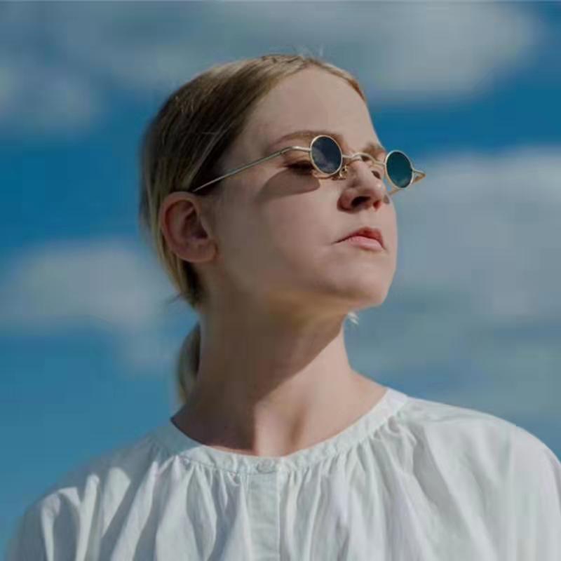 High Quality Unisex Retro Steampunk Sunglasses with Small Oval Frame