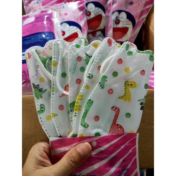 khẩu trang trẻ em kf94, mix màu mix hình , thùng  300 cái và thùng 600 cai.