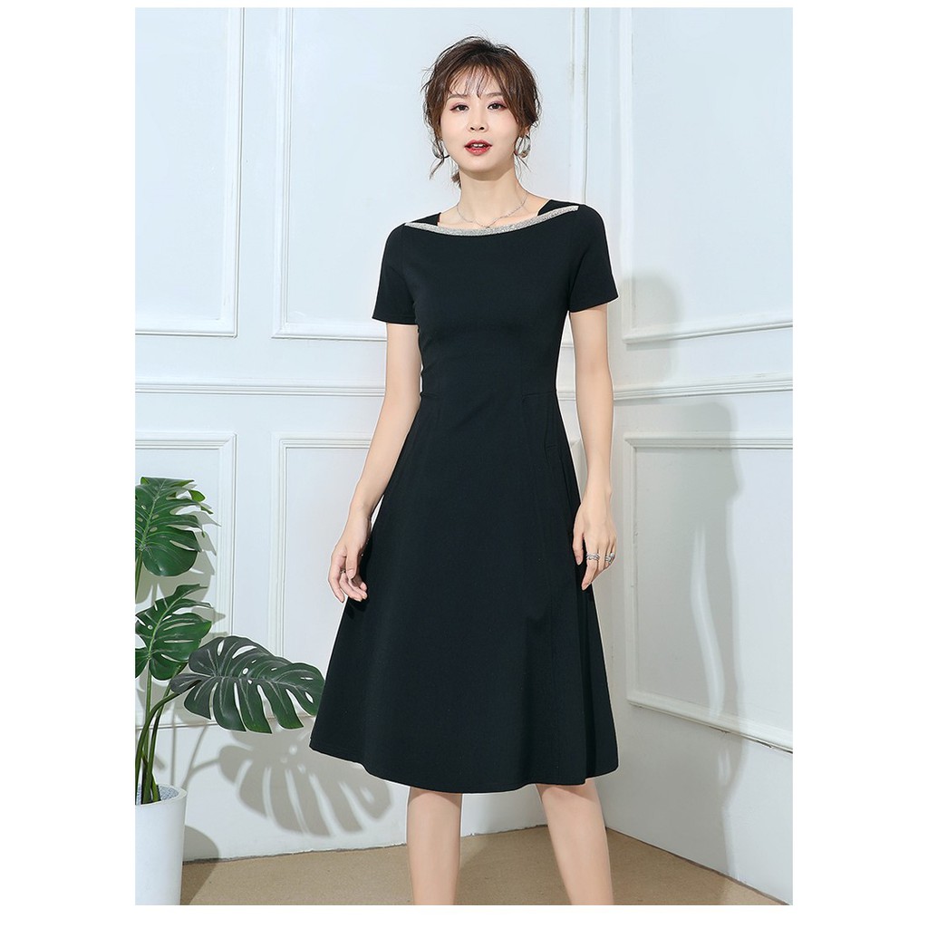 ĐẦM CHỮ A CỔ THUYỀN ĐEN TRƠN TỐI GIẢN ĐÍNH HẠT CỔ