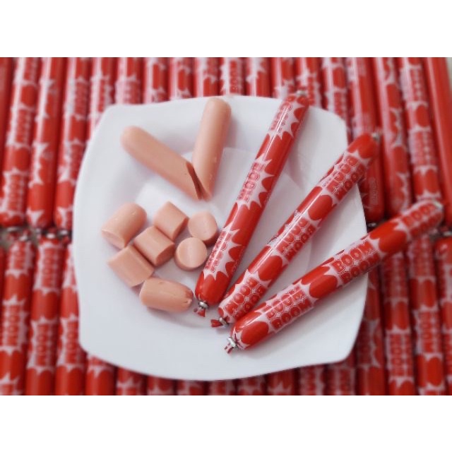 Một thùng xúc xích tiệt trùng boom boom Mai vàng (20 gram/cây, 5 cây/gói, 20 gói/ thùng). | BigBuy360 - bigbuy360.vn
