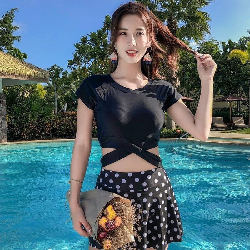 Bikini áo tắm  2 mảnh kín đáo áo đen váy chấm bi ( hàng có sẵn )