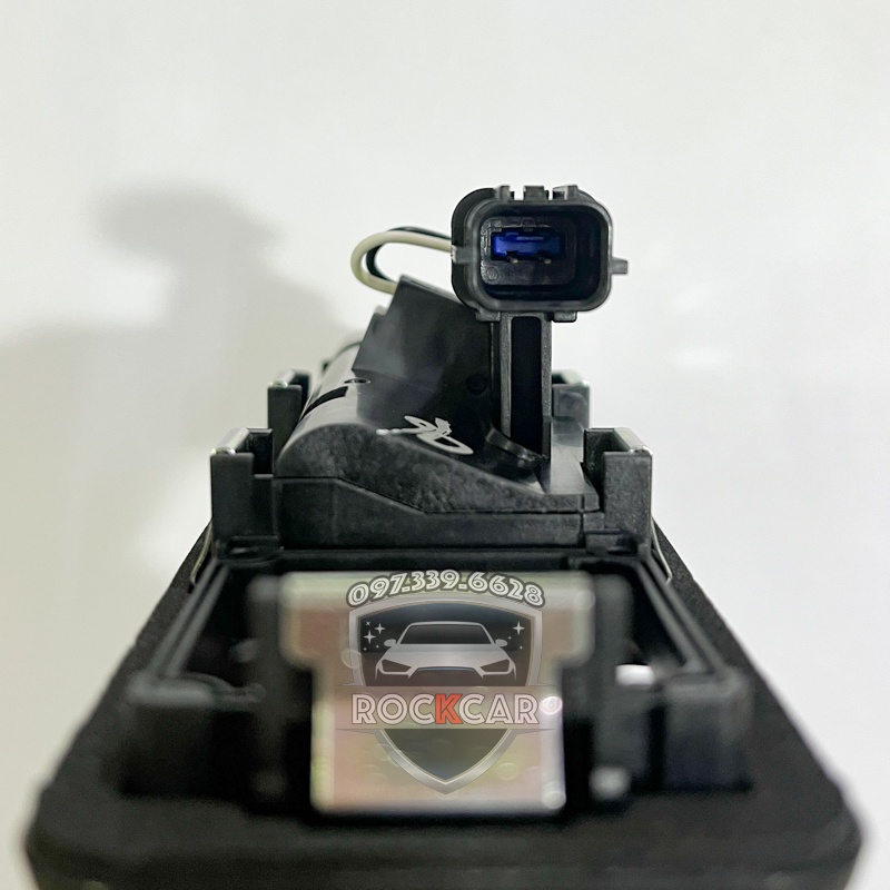 Công tắc mở cốp xe Hyundai Accent & Hyundai Elantra, nhập khẩu chính hãng từ Hyundai Mobis Hàn Quốc