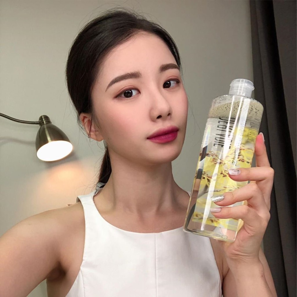 Nước tẩy trang Derladie Cleansing Water Witch Hazel làm sạch, ngừa mụn trên da