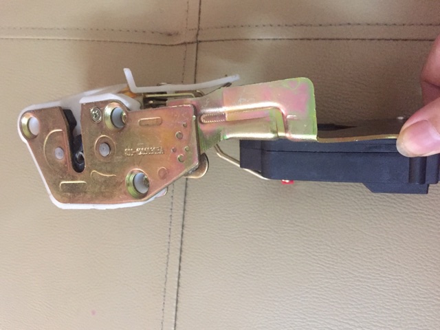 Khoá ngậm cửa liền moto trước / Sau Chery QQ3, Daewoo Spark  Matiz 2