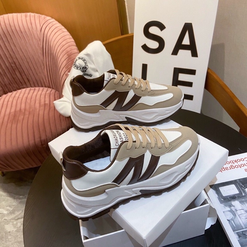 Giày thể thao nữ sneaker sườn có chữa N , đế cao êm khoá dây