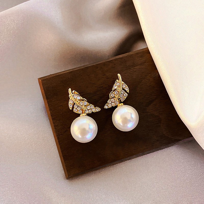 Đôi khuyên tai hình chiếc lá đính đá và ngọc trai thời trang cho nữ