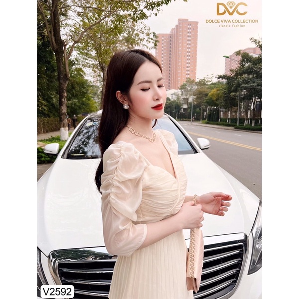 V2592 váy voan dập ly màu be
