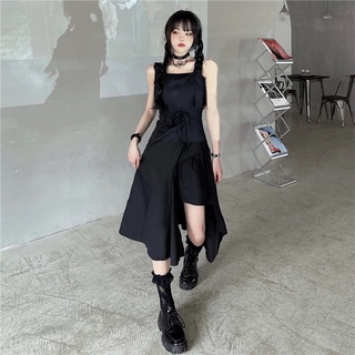 - Váy yếm đen 2 dây lệch tà phong cách Douyin