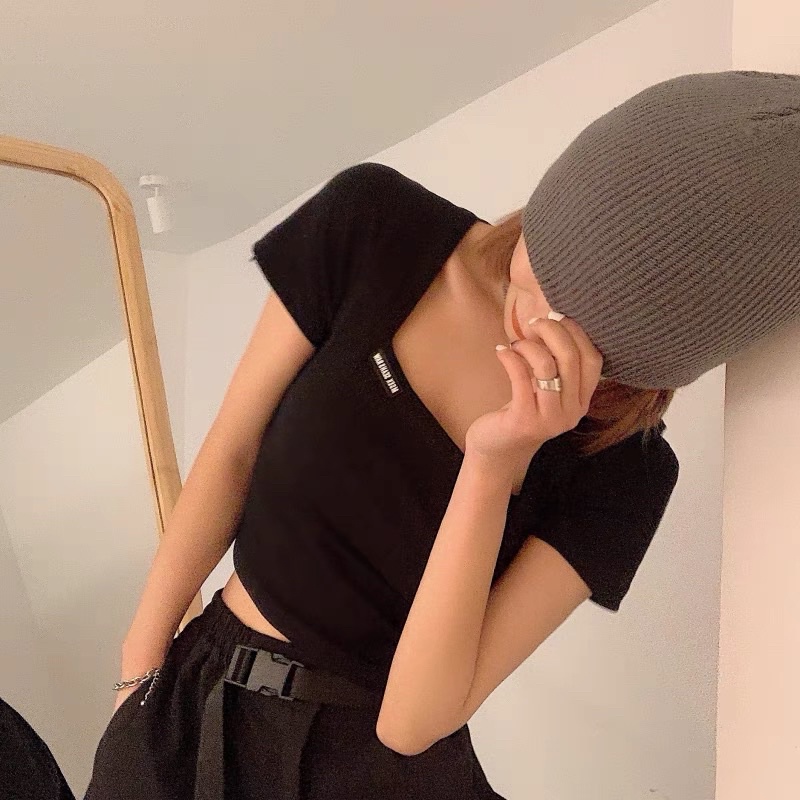Áo Croptop Tay Ngắn Logo Thêu YUMI BÁN SỈ Áo Thun Ôm Tay Ngắn Hot Trendy YUMI 2021