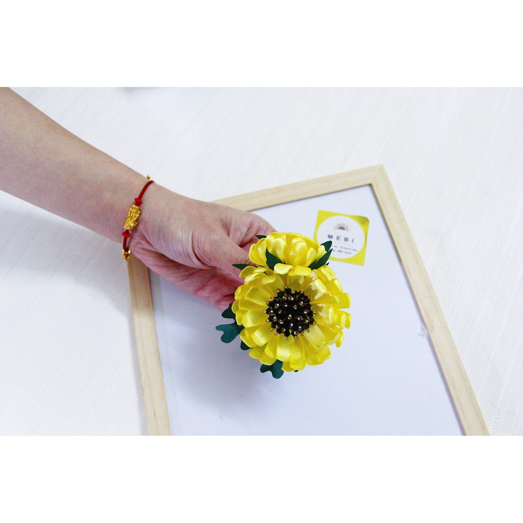 (ảnh thật 100%) Hoa cài áo handmade mẫu cúc vàng đôi nhụy pha lê đen (no box)