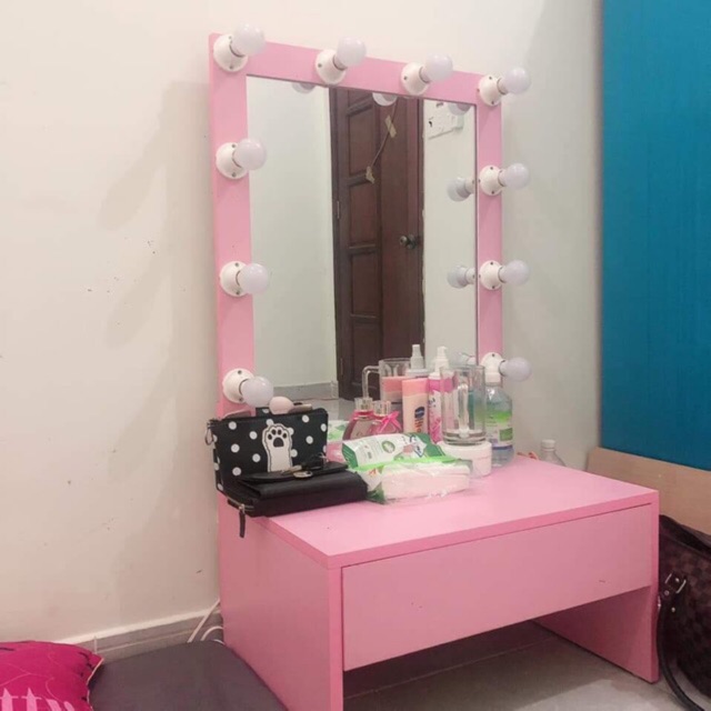 Bàn trang điểm đèn LED ngồi  Bệt bao giá thị trường