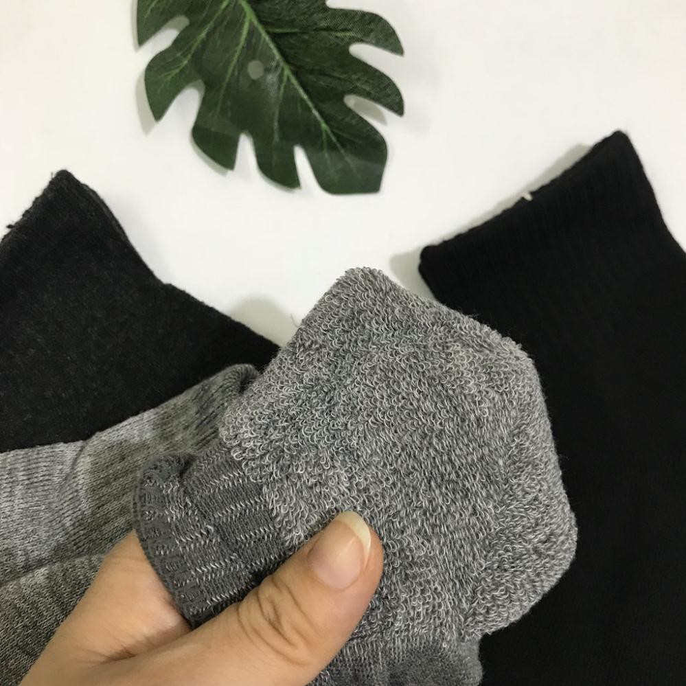 Tất/ vớ nam cổ trung có đệm chất cotton thấm hút mồ hôi, chống hôi chân. Hàng xuất Nhật