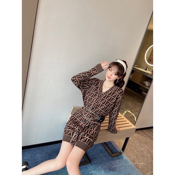 Áo cardigan dáng dài họa tiết chữ thương hiệu Fendi FD cao cấp