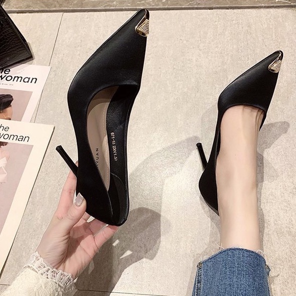 Giày cao gót mũi nhọn trơn bít mũi kim loại gót nhọn công sở phong cách sexy Pháp