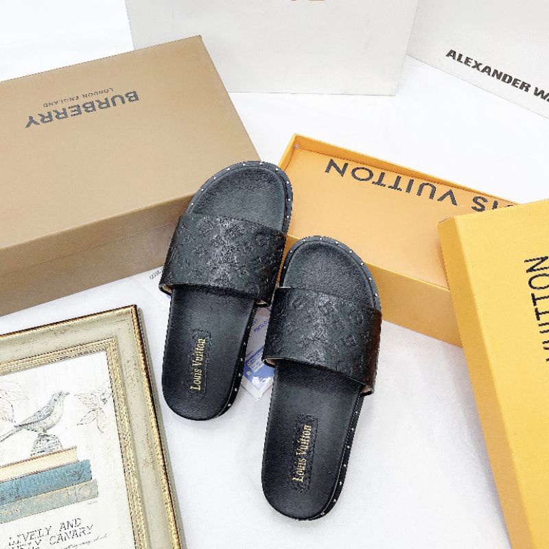 (ẢNH THẬT) Dép Quai Ngang Viền Đinh Hoa Văn In Chìm Da Mềm Êm Fullbox QC Cao Cấp