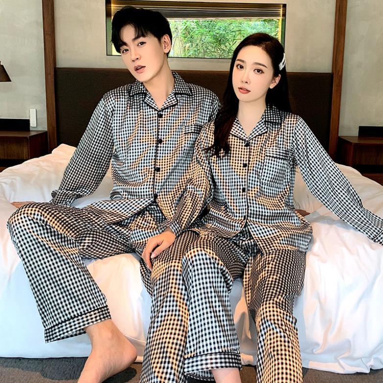 Đồ ngủ pyjama vải phi bóng thoáng mát họa tiết sọc caro thời trang cho nam và nữ (tuỳ chọn) Đẹp