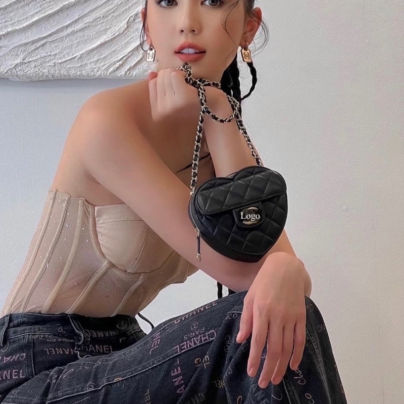Túi đeo chéo hình tim đính logo vàng nổi size 15 siêu xinh (cam kết chuẩn ảnh)
