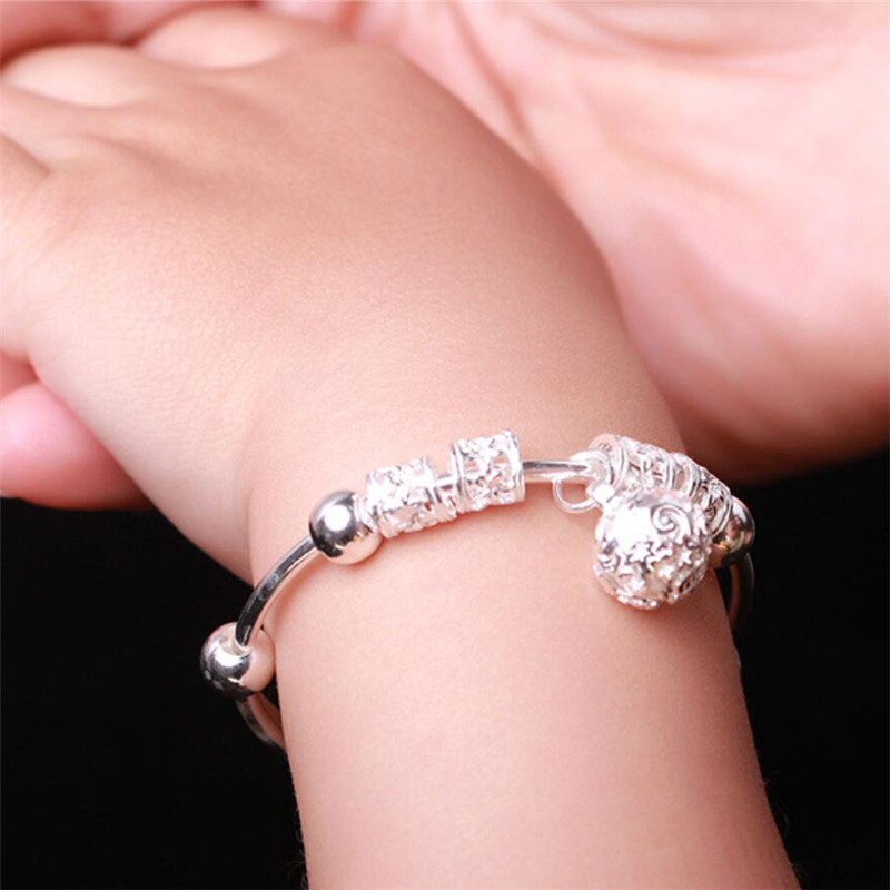 Vòng lắc tay cho bé bằng bạc 925