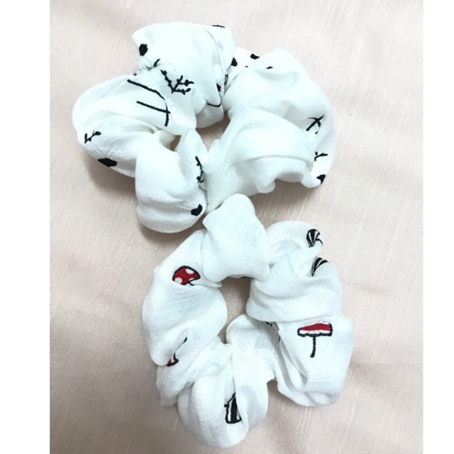 SCRUNCHIES TRẮNG HOẠ TIẾT