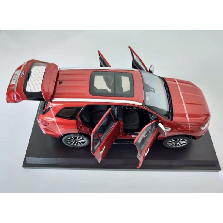 Mô hình xe Ford Everest tỉ lệ 1/18