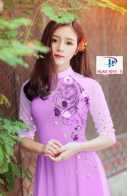 Vải Áo Dài Hoa Đơn Sắc Nhẹ Nhàng Trên Ngực