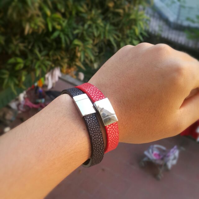 Vòng tay phong thủy da cá đuối handmade