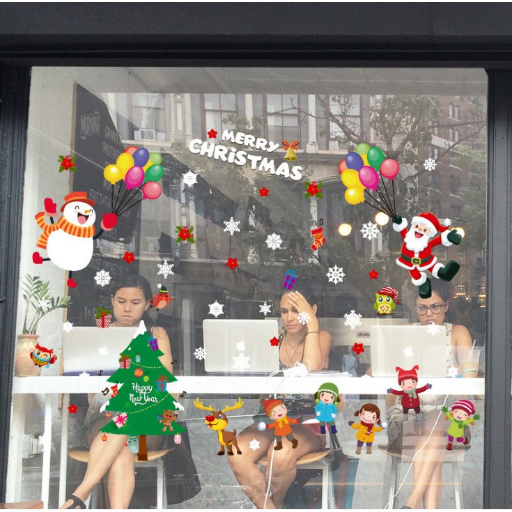 Decal trang trí NOEL các bạn vui chơi cùng nhau