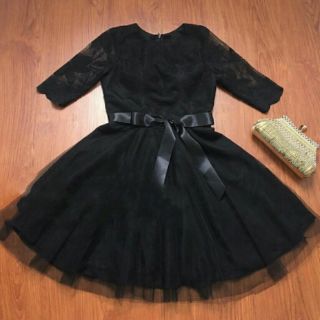 Đầm ren xòe cột nơ