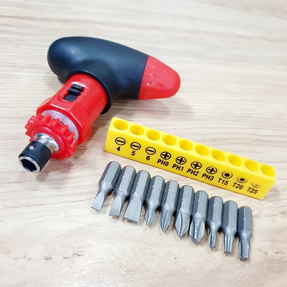 Bộ Dụng Cụ Vặn Vít 11 Món Gồm 1 Tay Vặn Chữ T Đảo Chiều + 10 Mũi Vít Khác Kích Cỡ Và Công Năng Đa Dụng