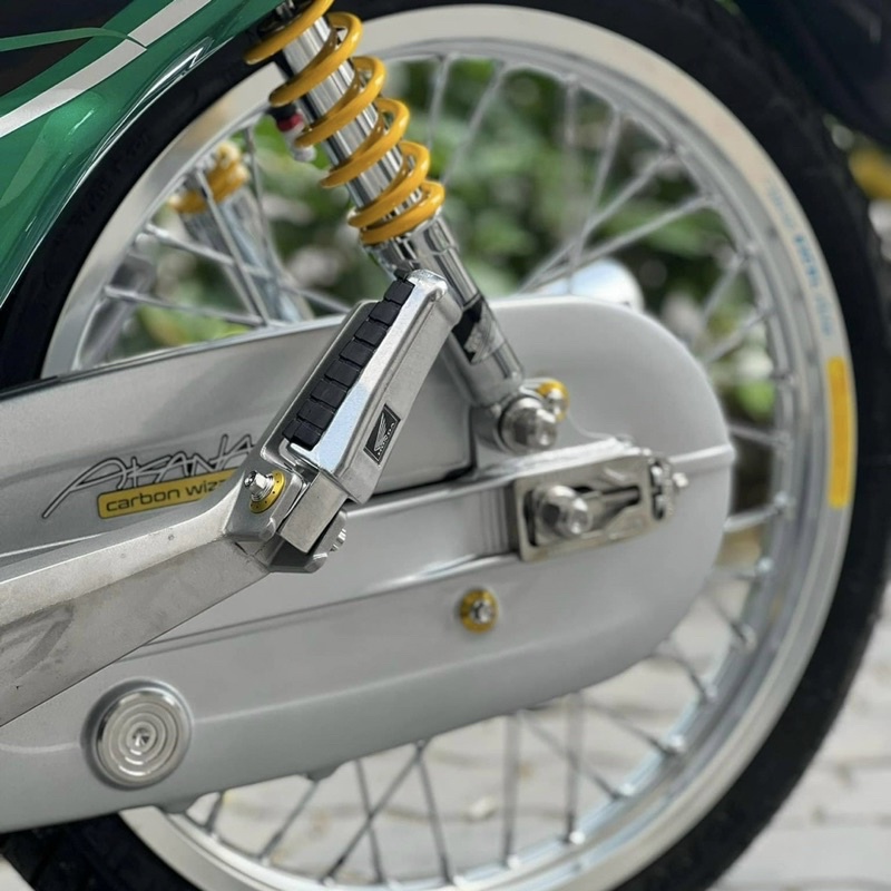 Bộ gác chân xếp sau kèm logo Honda Cánh chim gắn thông dụng nhiều dòng xe full ốc