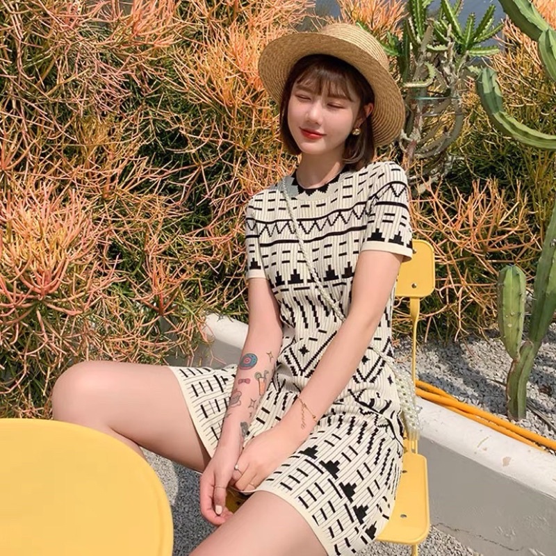 ĐẦM LEN THỔ CẨM