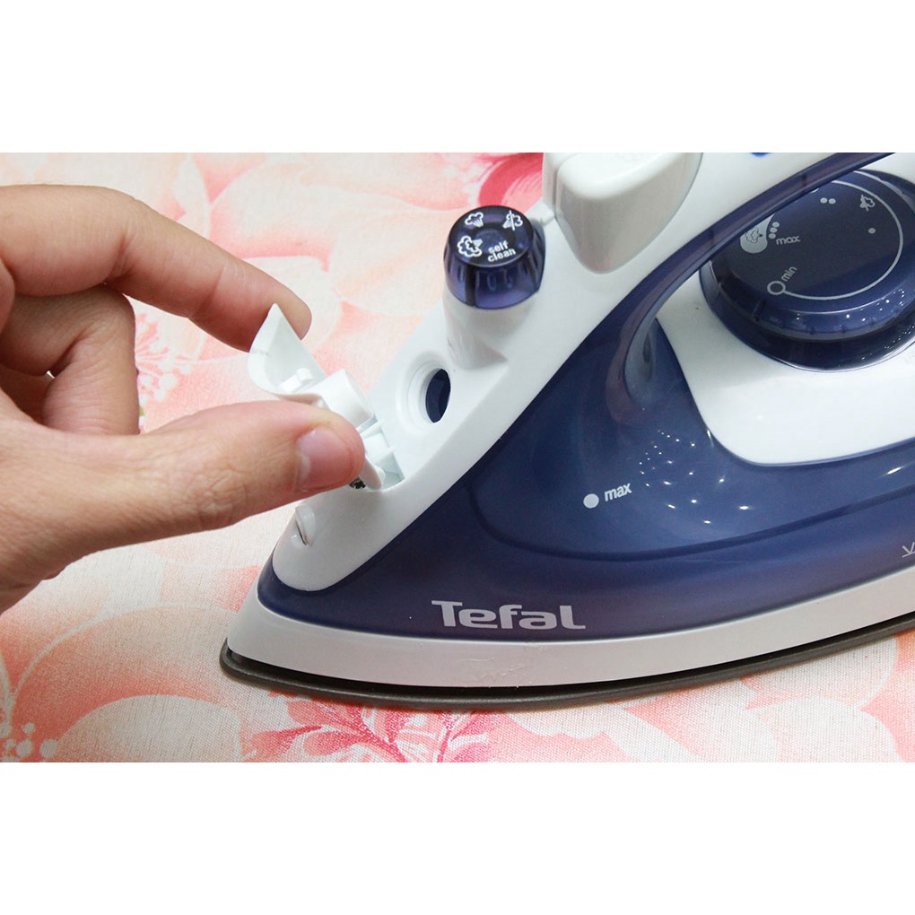 Bàn ủi hơi nước Tefal FV1320