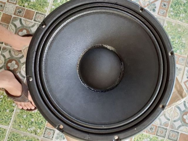 Một chiệc lao bass 30 rcf coil 75 từ 190 hàng loại 1