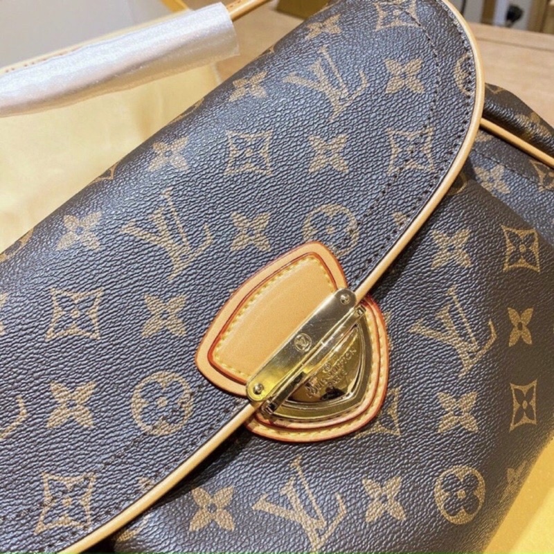 Túi đeo vai lệ vy