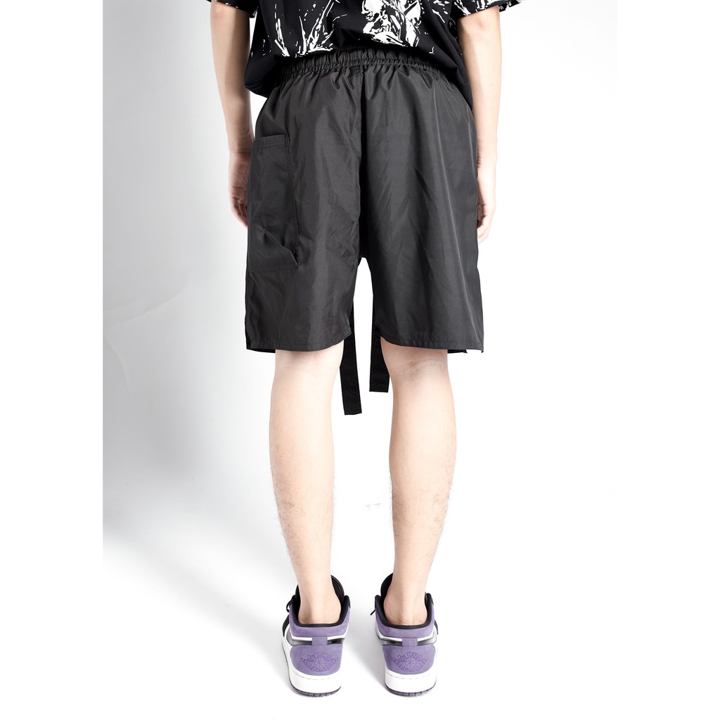 SNAZZY - Quần short nam gió màu đen form ngắn trên đầu gối | BigBuy360 - bigbuy360.vn