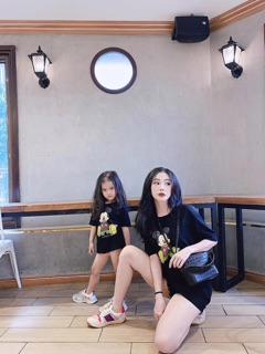 Áo phông đôi mẹ con Mickey be - đen