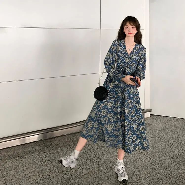 Đầm Hoa Tay Dài Cổ Chữ V Đáng Yêu Cho Nữ | BigBuy360 - bigbuy360.vn