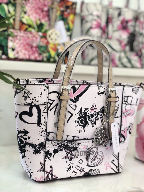 Hàng về đủ màu a
❤️Túi GUESS HOA MINI
84507392833708
Hàng chuẩn auth - full tag và túi vải.
Size mini hoạ tiết.