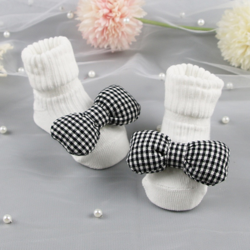 Đôi vớ cotton họa tiết caro đính nơ dễ thương cho bé