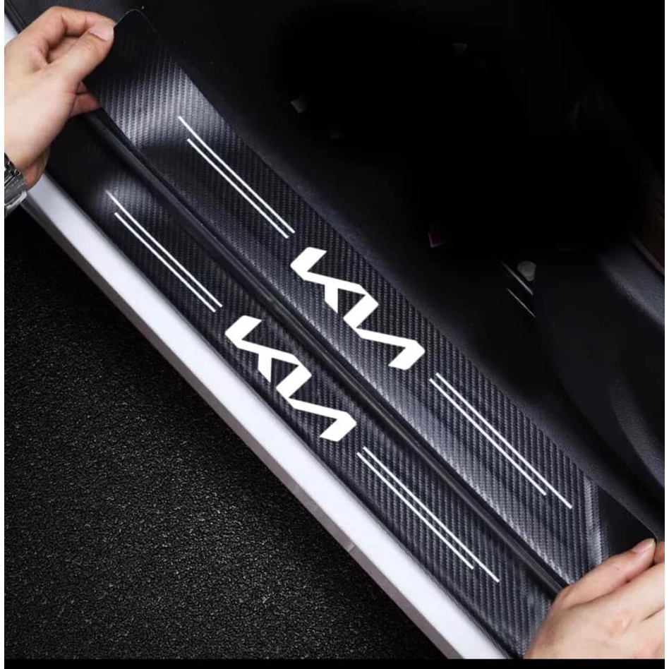 Miếng dán chống xước bậc cửa, cốp cacbon logo KIA mới cho Kia Soluto, Seltos, Cerato, K3, K5, Morning, Sorento,Rondo