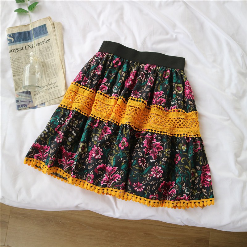 Chân Váy Ngắn Xòe Hoạ Tiết Hoa Phong Cách Bohomian - Style Vintage (ảnh Tiệm tự chụp)