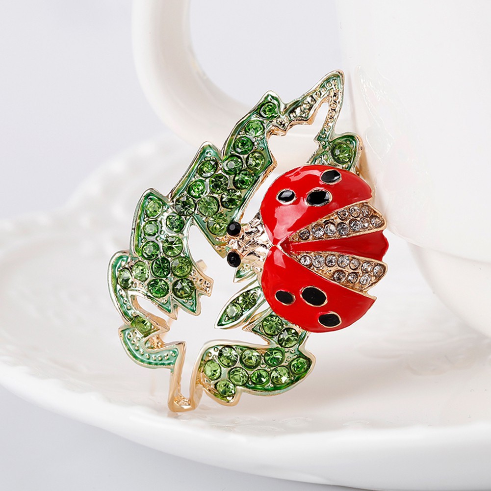 Ghim cài áo hình bọ rùa và chiếc lá xinh xắn