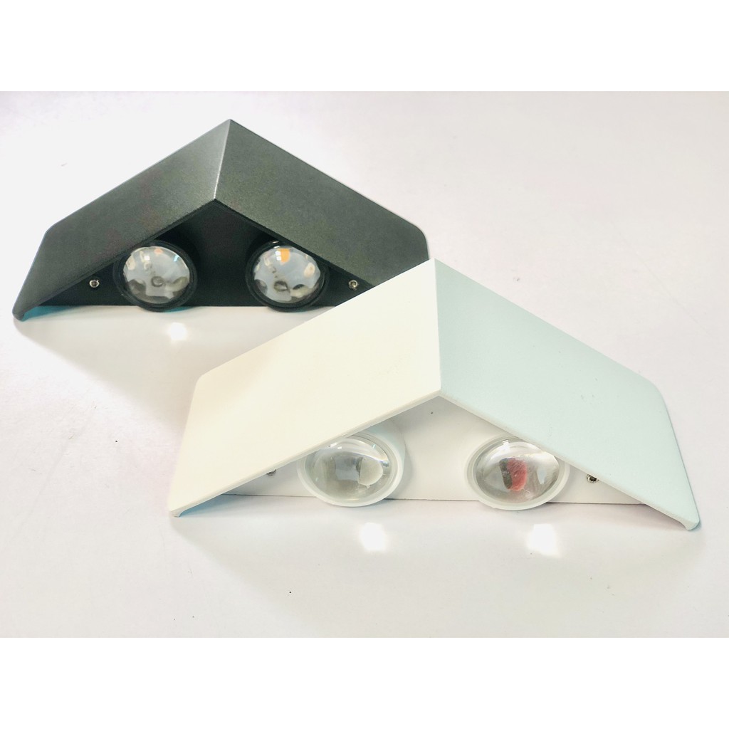 Đèn tường hiện đại hắt 2 đầu 4 tia hình chóp tam giác RA22T chống nước ánh sáng vàng